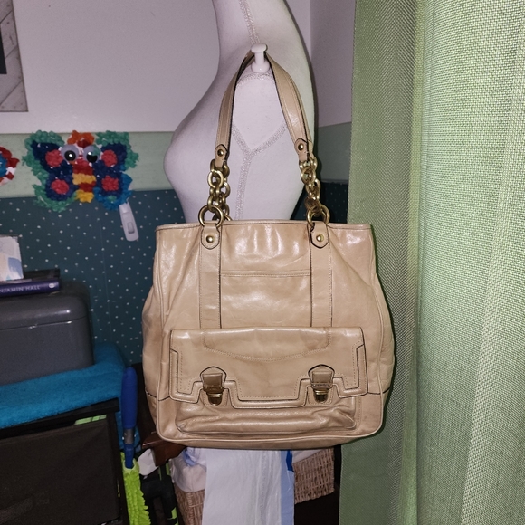 Coach Handbags - COACH GUC POPPY LEATHER NORTH/SOUTH PUSHLOCK LARGE TOTE BAG